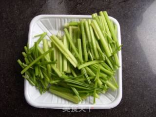 芹菜腊肠的做法步骤：3