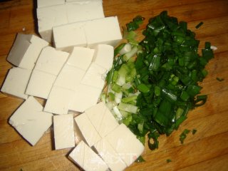 豆腐烧虾的做法步骤：2