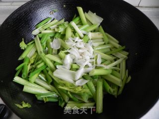 清新爽口菜--西芹百合的做法步骤：7