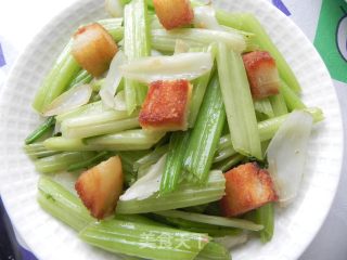 清新爽口菜--西芹百合的做法步骤：9