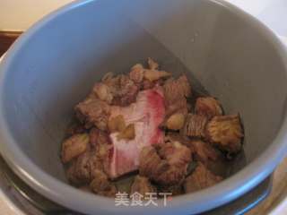 土豆烧牛腩的做法步骤：10