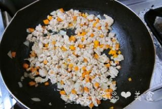 中餐西做——奶香蘑菇鸡肉酱浇头面的做法步骤：7