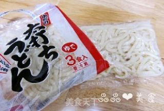 简单的最美味——火腿青菜炒乌冬的做法步骤：1