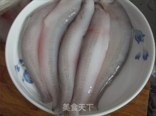 金针菇蒸九肚鱼的做法步骤：3