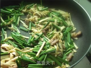 千张炒韭菜的做法步骤：5