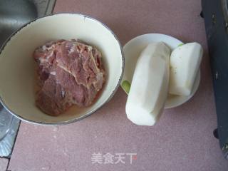 红烧萝卜牛腩的做法步骤：1