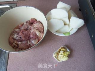 红烧萝卜牛腩的做法步骤：2