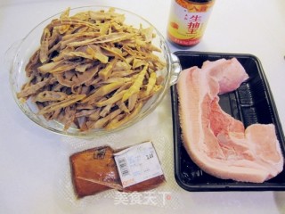 双干焖肉的做法步骤：1
