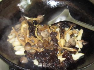 山珍炒面筋的做法步骤：2