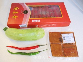 豆腐干炒香肠的做法步骤：1