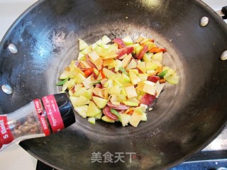 豆腐干炒香肠的做法步骤：9