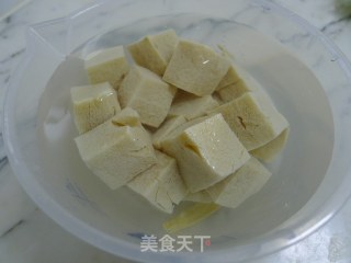 白菜冻豆腐的做法步骤：2