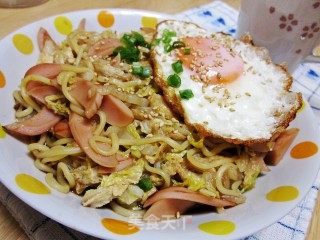 营养均衡的快手早餐——白菜香肠炒面的做法步骤：9