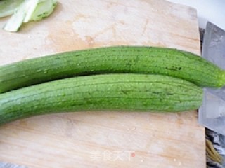 蒜末粉丝蒸丝瓜的做法步骤：2