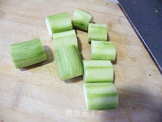 蒜末粉丝蒸丝瓜的做法步骤：3