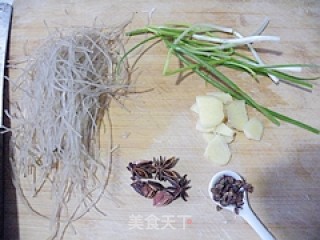 五花肉烧粉丝的做法步骤：2