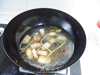 五花肉烧粉丝的做法步骤：7