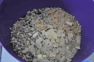 健康的香脆薄饼干 - 无油无糖 全麦荞麦,燕麦,麸皮,鼠尾草,芝麻,坚果的做法步骤：7