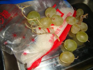 拔丝葡萄的做法步骤：1