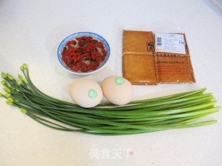韭菜花炒豆腐干的做法步骤：1