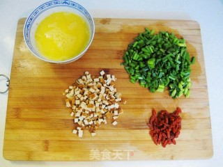 韭菜花炒豆腐干的做法步骤：2