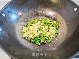 韭菜花炒豆腐干的做法步骤：9