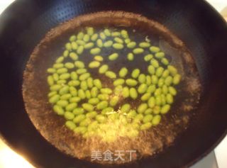 珍珠翠豆让宝贝也爱上吃饭----毛豆鸡丁饭的做法步骤：2