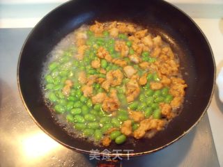 珍珠翠豆让宝贝也爱上吃饭----毛豆鸡丁饭的做法步骤：8