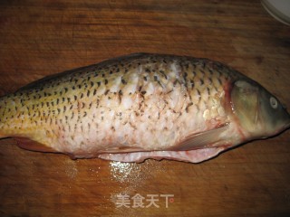 糖醋鲤鱼的做法步骤：1