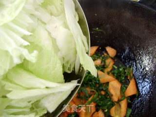 家常菜----素鸡烧白菜的做法步骤：4