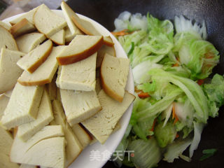 家常菜----素鸡烧白菜的做法步骤：5