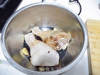 鸡丝拌炸粉丝的做法步骤：1