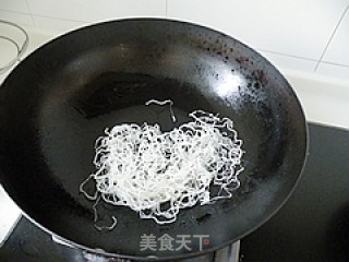 鸡丝拌炸粉丝的做法步骤：7