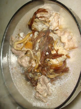 金针菇排骨汤的做法步骤：7