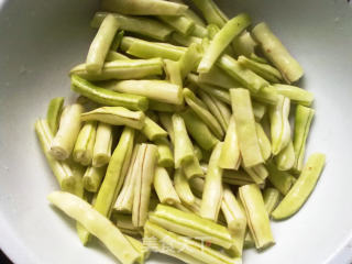 五花肉炖芸豆的做法步骤：1
