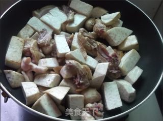芋头焖鸡的做法步骤：5