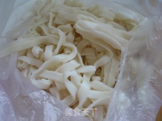 肉饼包菜炒粿条的做法步骤：2