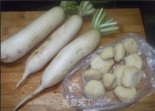 鱼腐煮萝卜的做法步骤：1