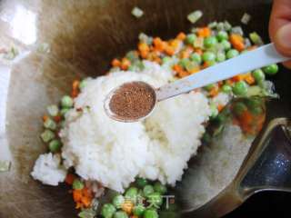 豌豆蛋炒饭的做法步骤：5