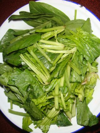 菠菜炒鸡蛋的做法步骤：1