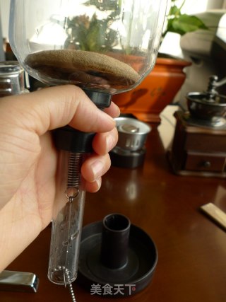 滴滴香浓 香飘四溢----虹吸壶煮咖啡的做法步骤：4