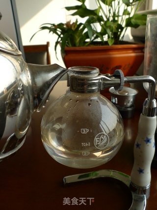 滴滴香浓 香飘四溢----虹吸壶煮咖啡的做法步骤：5