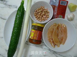 酱爆鸡丁的做法步骤：1