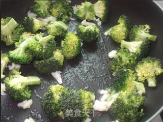 西兰花炒肉丝的做法步骤：5