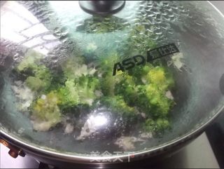 西兰花炒肉丝的做法步骤：7