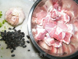 经典粤菜-豉汁排骨的做法步骤：2