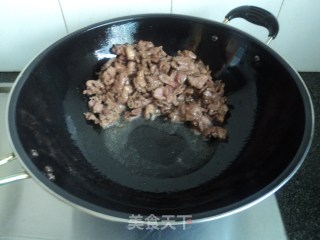 【爆炒牛肉】掌握油温是关键的做法步骤：7