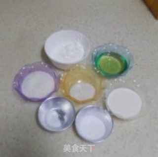 基本戚风蛋糕的做法步骤：1
