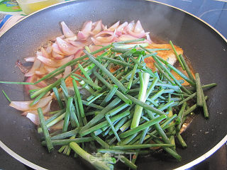 姜葱煎焗马鲛鱼（spanish mackeral）的做法步骤：8