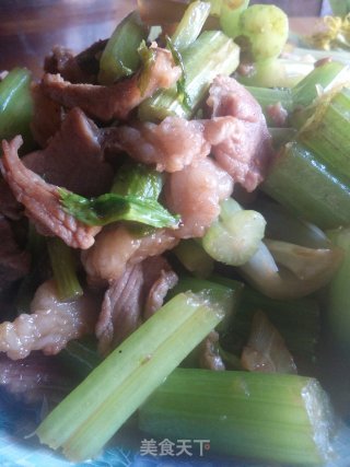 西芹炒肉的做法
